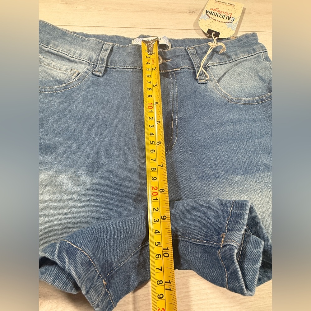 NWT California Vintage Light Blue Distressed Denim jean Shorts Size 7 - Picture 10 of 15